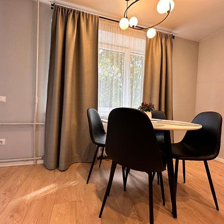 Parkside Escape: Stylish 1-Br Lejlighed Riga Eksteriør billede