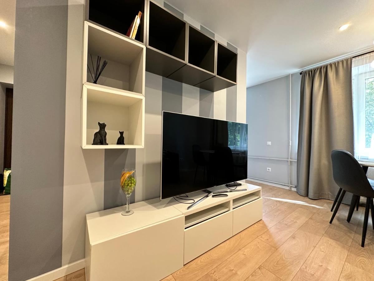 Parkside Escape: Stylish 1-Br Lejlighed Riga Eksteriør billede