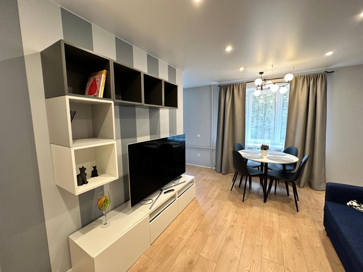 Parkside Escape: Stylish 1-Br Lejlighed Riga Eksteriør billede