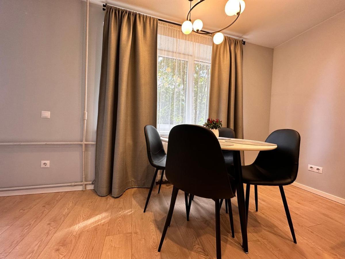 Parkside Escape: Stylish 1-Br Lejlighed Riga Eksteriør billede