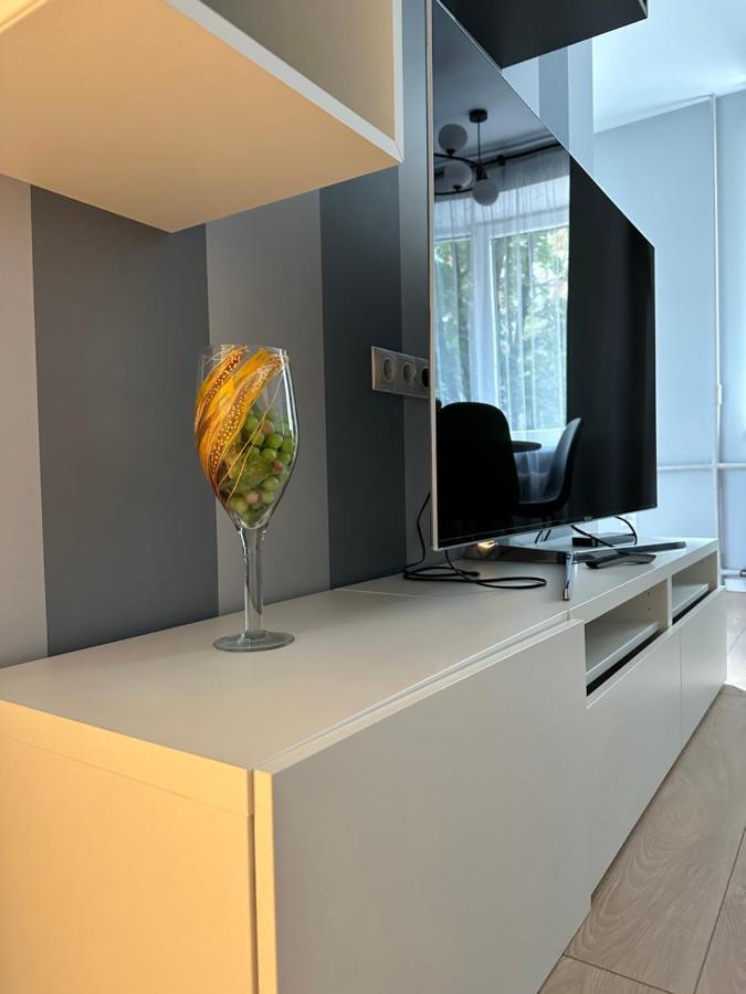 Parkside Escape: Stylish 1-Br Lejlighed Riga Eksteriør billede
