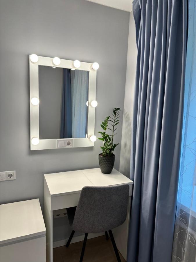 Parkside Escape: Stylish 1-Br Lejlighed Riga Eksteriør billede