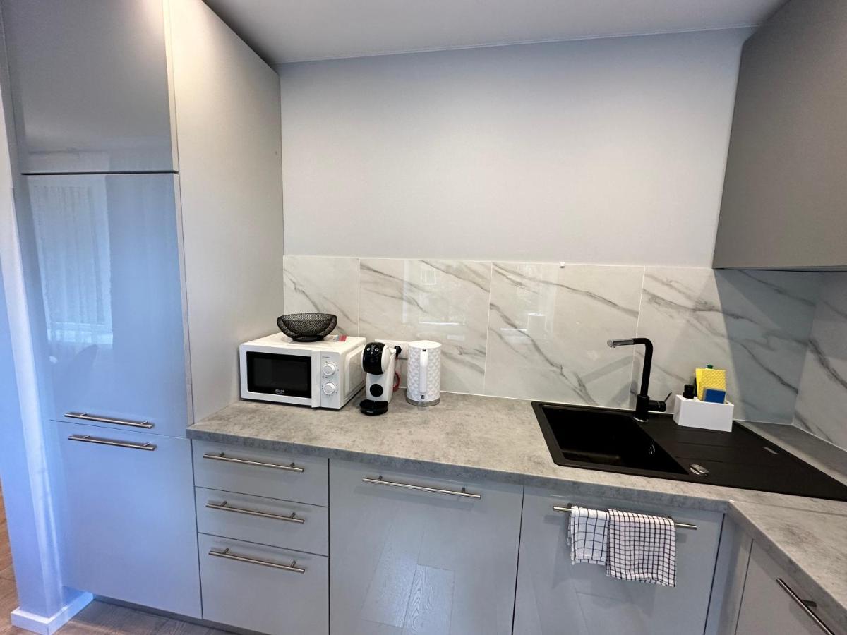 Parkside Escape: Stylish 1-Br Lejlighed Riga Eksteriør billede